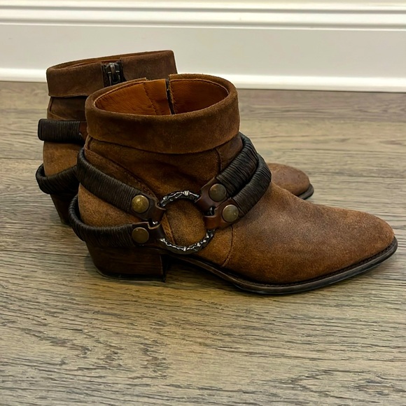 Sundance Shoes - Sundance Womens Elida Burnished Brown Harness Ankle Booties Size 36